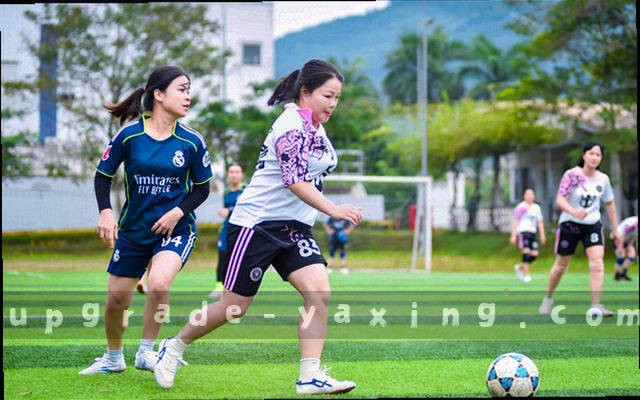 多层竖向卡片层叠，表示历史数据翻动的赛后回顾界面